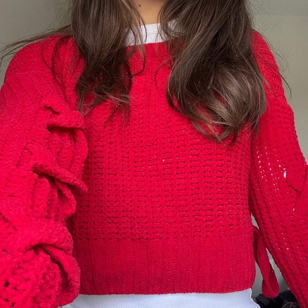 Cropped knit red sweater